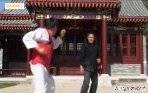 转身扫腿的正确踢法,转身后摆腿实战运用