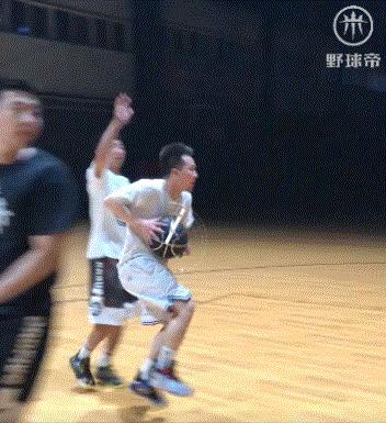 小个子面对防守紧逼怎么办,小个子防不住篮下怎么办