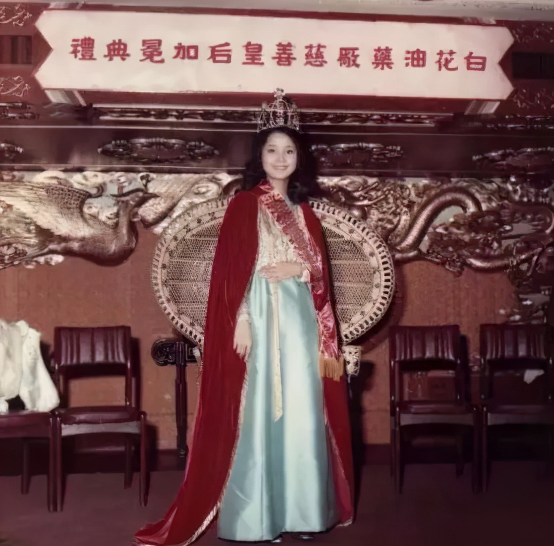 居家良药和兴白花油,起于福建,发迹星马,为什么有水仙花设计?