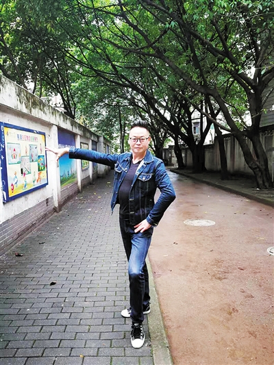 35岁大叔为减肥在办公室跳舞,50岁大叔暴瘦十斤广场舞