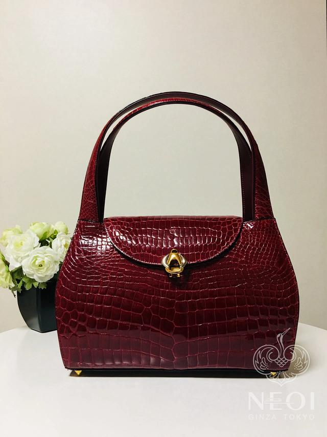 怎样鉴别是不是真正的鳄鱼皮包,鳄鱼皮包包怎么选