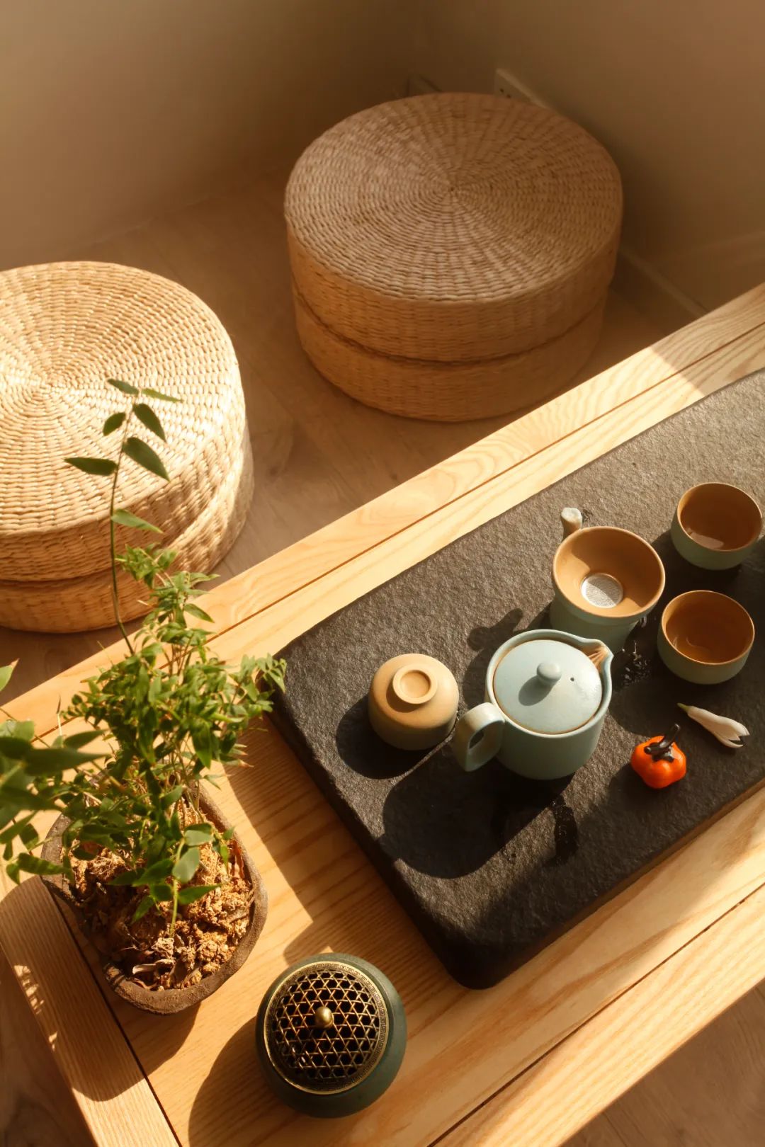 80㎡三口之家，餐厅里种树、可移动儿童房、大浴缸，日子又慢又美