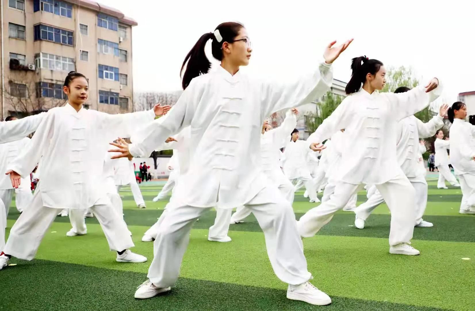 快乐运动健康成长学生感悟,快乐运动健康生活趣味运动会