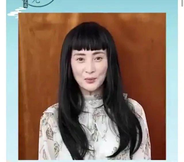 蒋勤勤瘦到脱相,44岁蒋勤勤瘦脱相