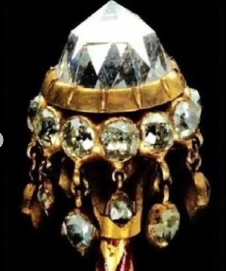 苏提达王后泰王玛哈,泰王玛哈送珠宝