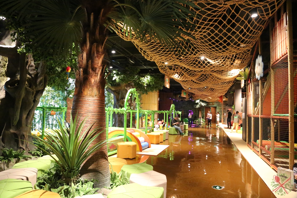 圣诞节就要这样过！在意式小镇边走边吃买不停