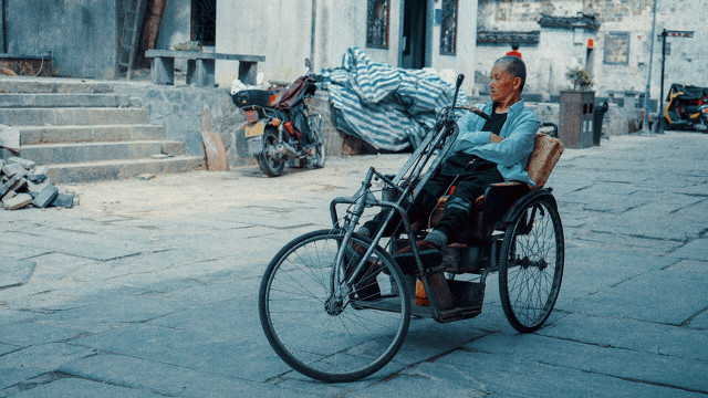 女朋友心情不好男生怎么做,女朋友脾气不好怎么办