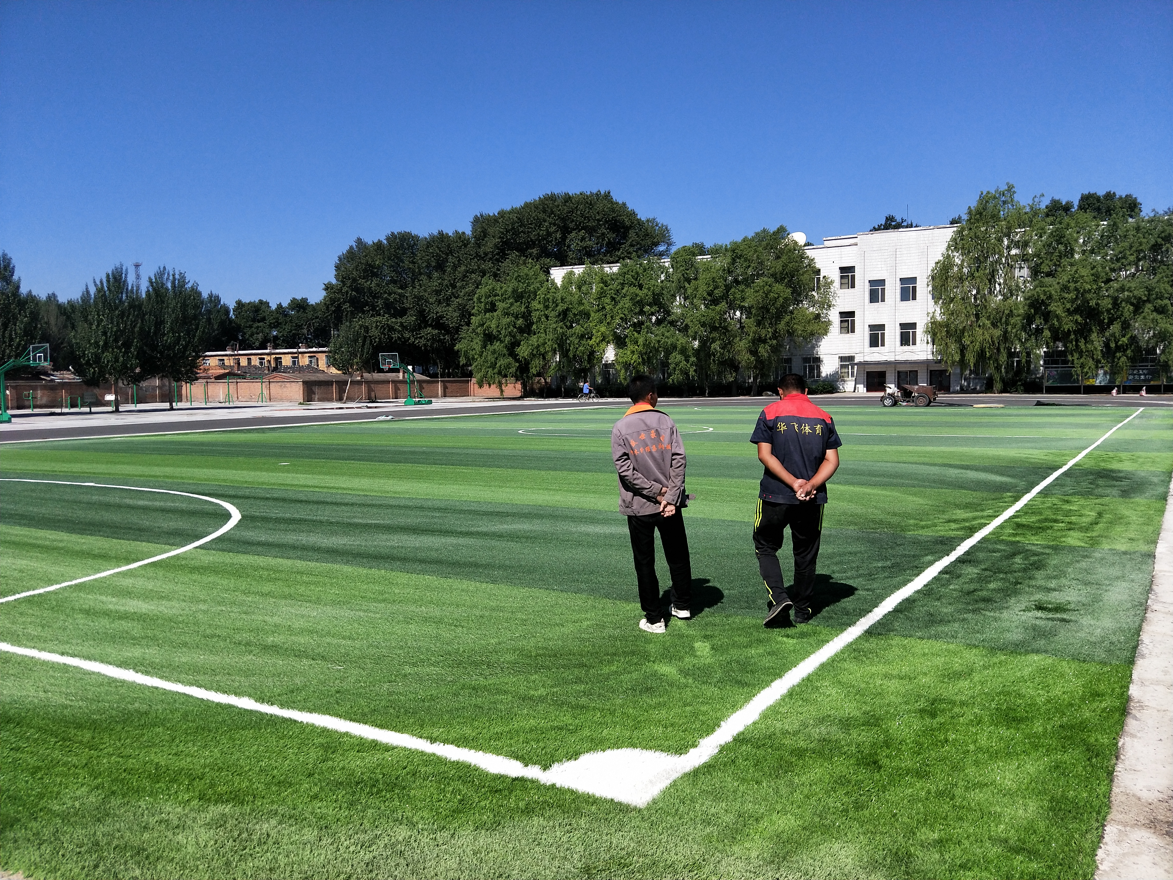 人造草坪选什么牌子的好一点？