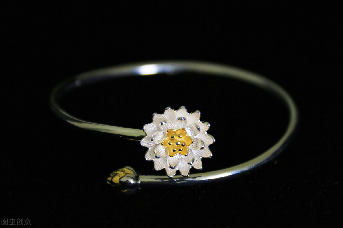 足金跟银饰一起佩戴,佩戴银饰有什么讲究禁忌