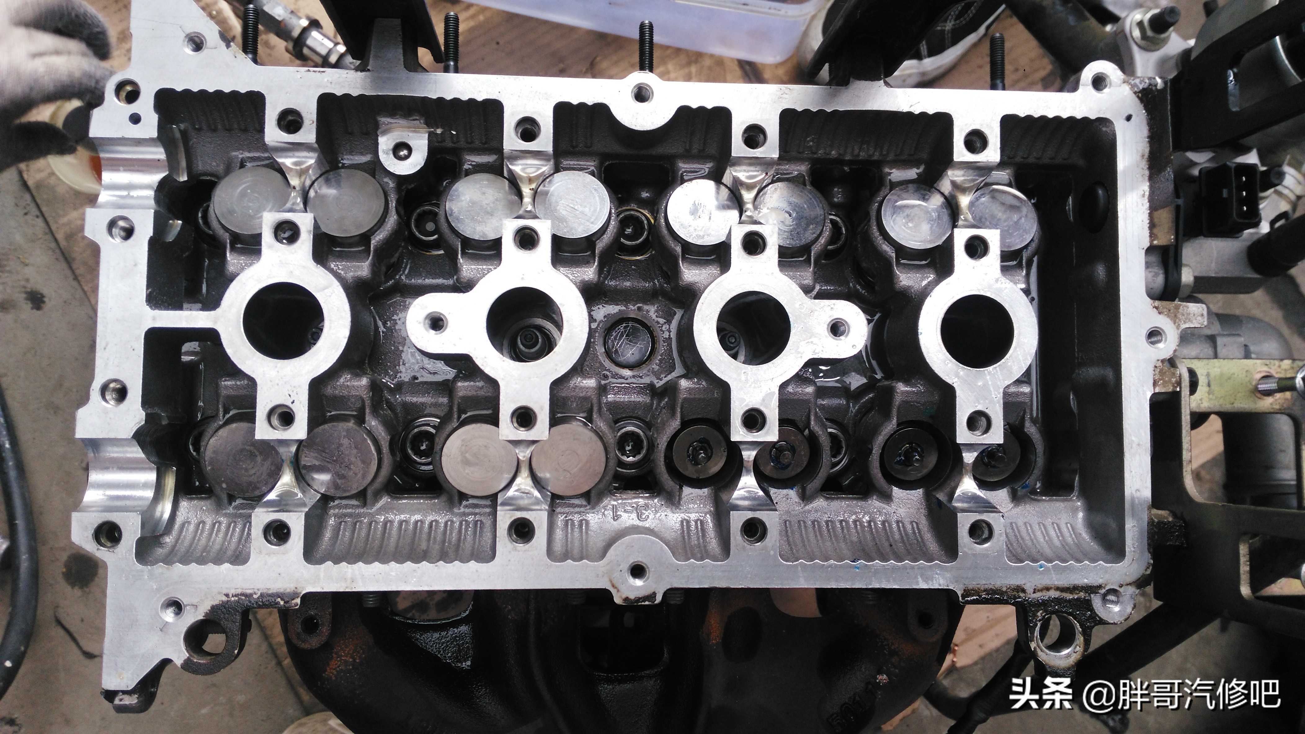 五菱宏光1.2机油少咋回事啊,五菱宏光1.2发动机机油孔在哪里