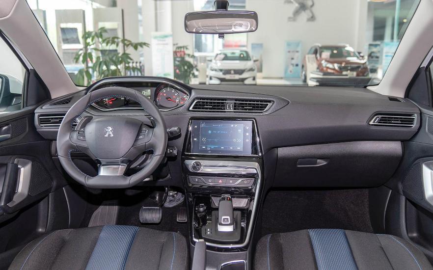 曾经月销量过两万的车型,2017年的标致308还值得入手吗