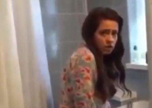 男子为成网红，在女友卫生棉上涂辣椒水，女友的行为让奶奶嫌弃