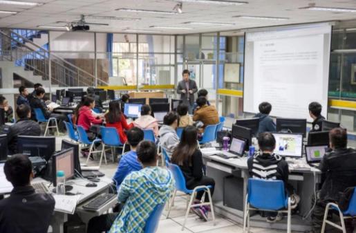 软件行业女生学什么专业好,软件工程女生就业情况