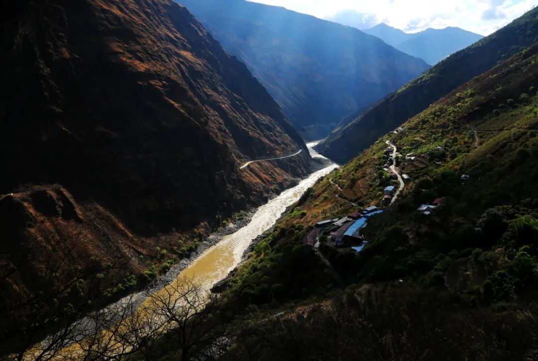 洛克徒步木里到稻城翻的是哪座山,秘境四川甘孜