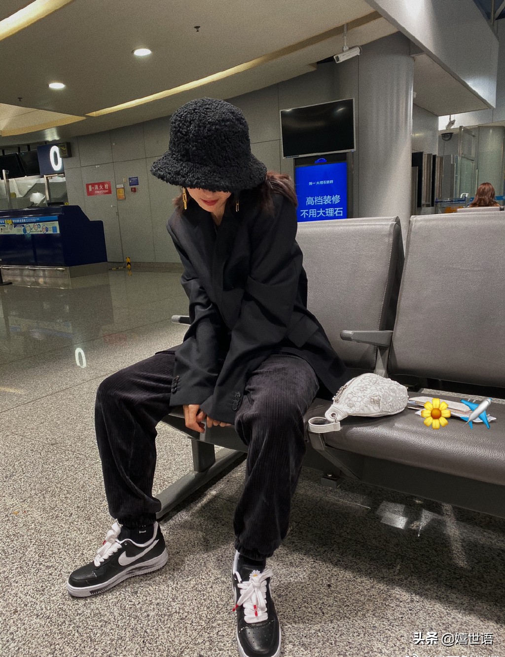 周雨彤穿板鞋图片,周雨彤spell牛仔裤穿搭