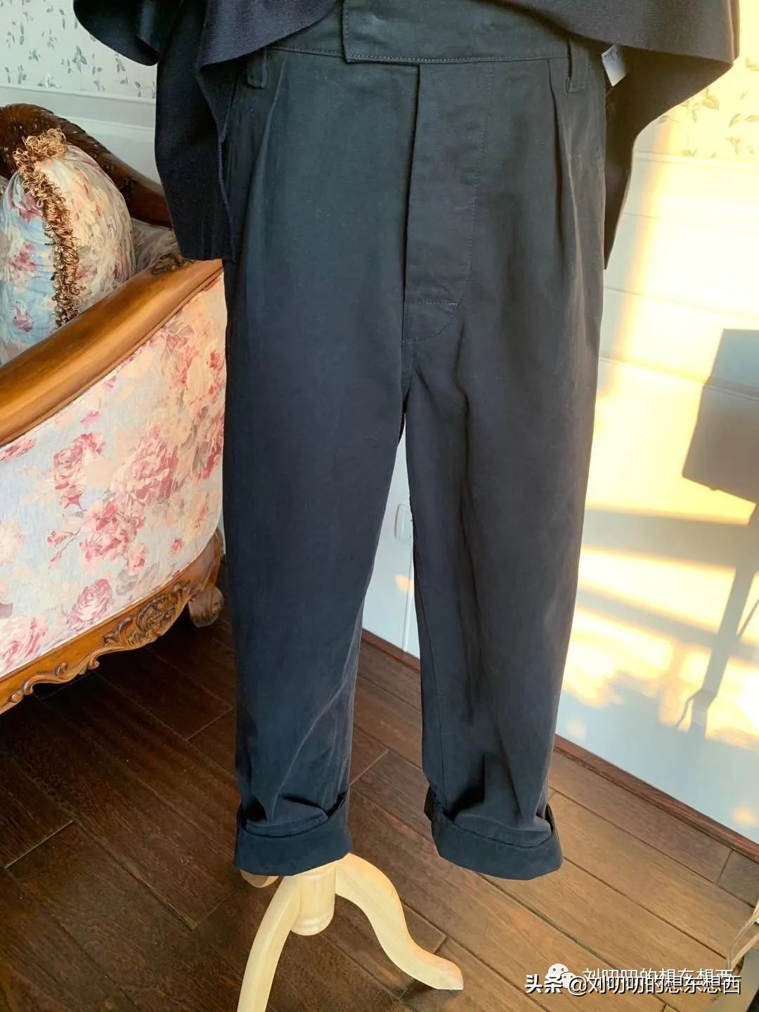 女人背厚夏天适合穿什么样的衣服,宽肩厚背的人穿什么好看