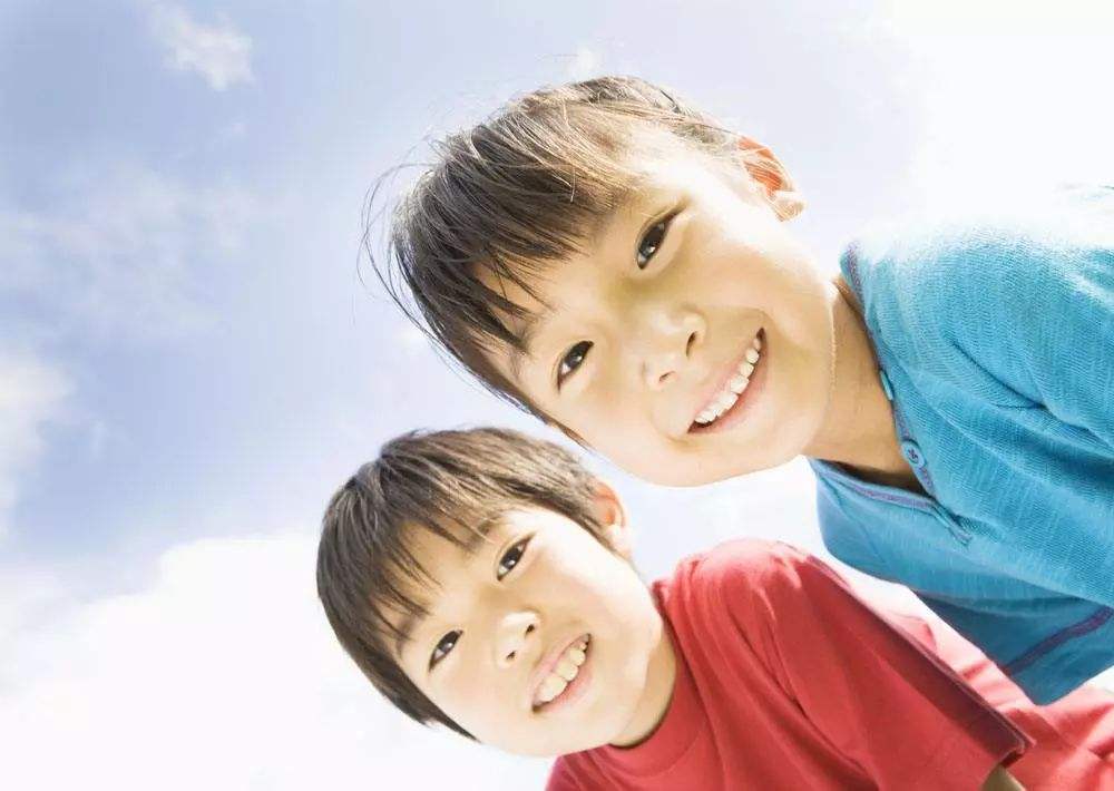 “他们笑我娘娘腔怎么办？”家长的回应，可能会影响孩子未来