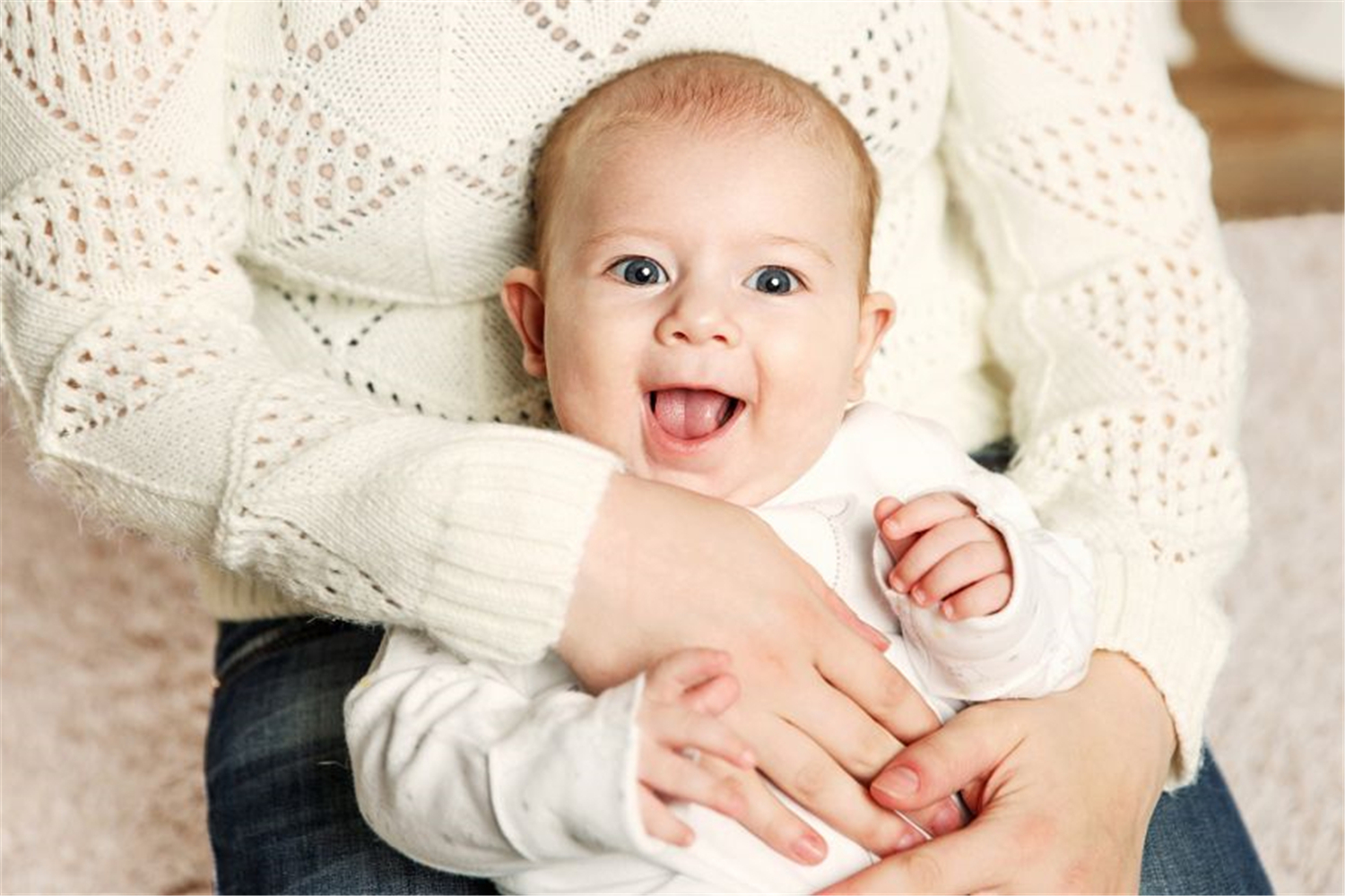 宝宝溢奶吐奶期一般是多久,宝宝溢奶吐奶怎么办多注意姿势