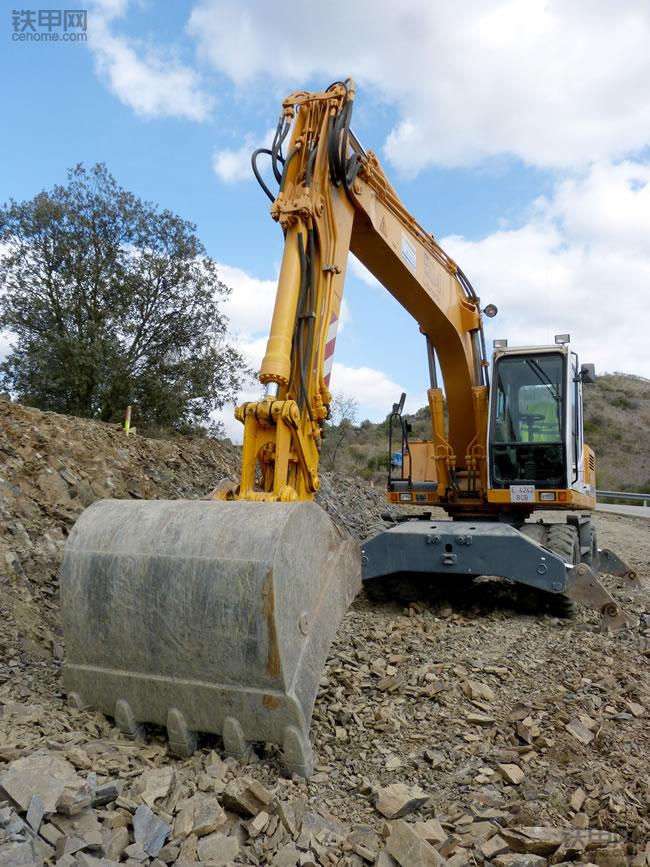 二手挖掘机市场的骗局,挖掘机诈骗套路