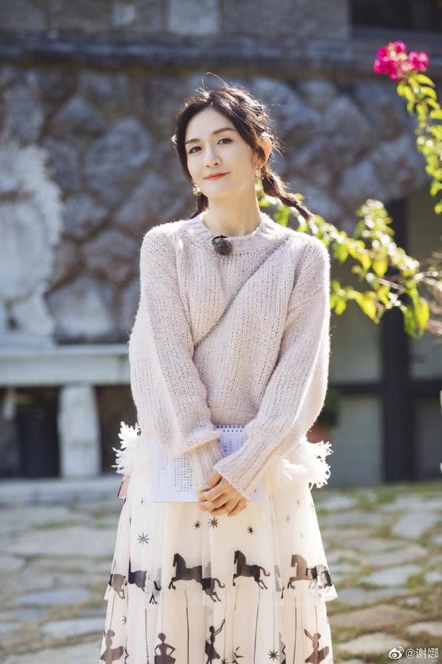 谢娜穿白牛仔裤,谢娜穿搭牛仔裤