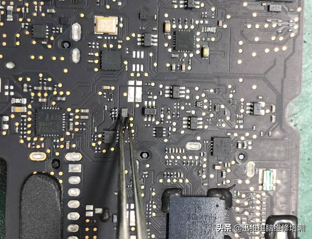 苹果MACBOOKAIRA1465不开机，被通病坑了险翻车，结果太意外