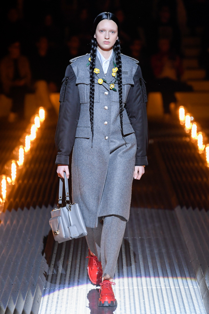 巴黎时装周2023春夏prada,2019prada秋冬米兰时装秀