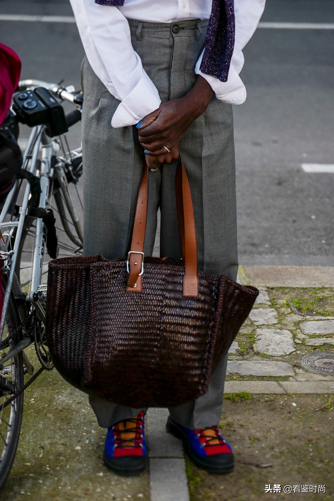 男人的包袋太单调？那一定是你有误会，它比你想象的要丰富