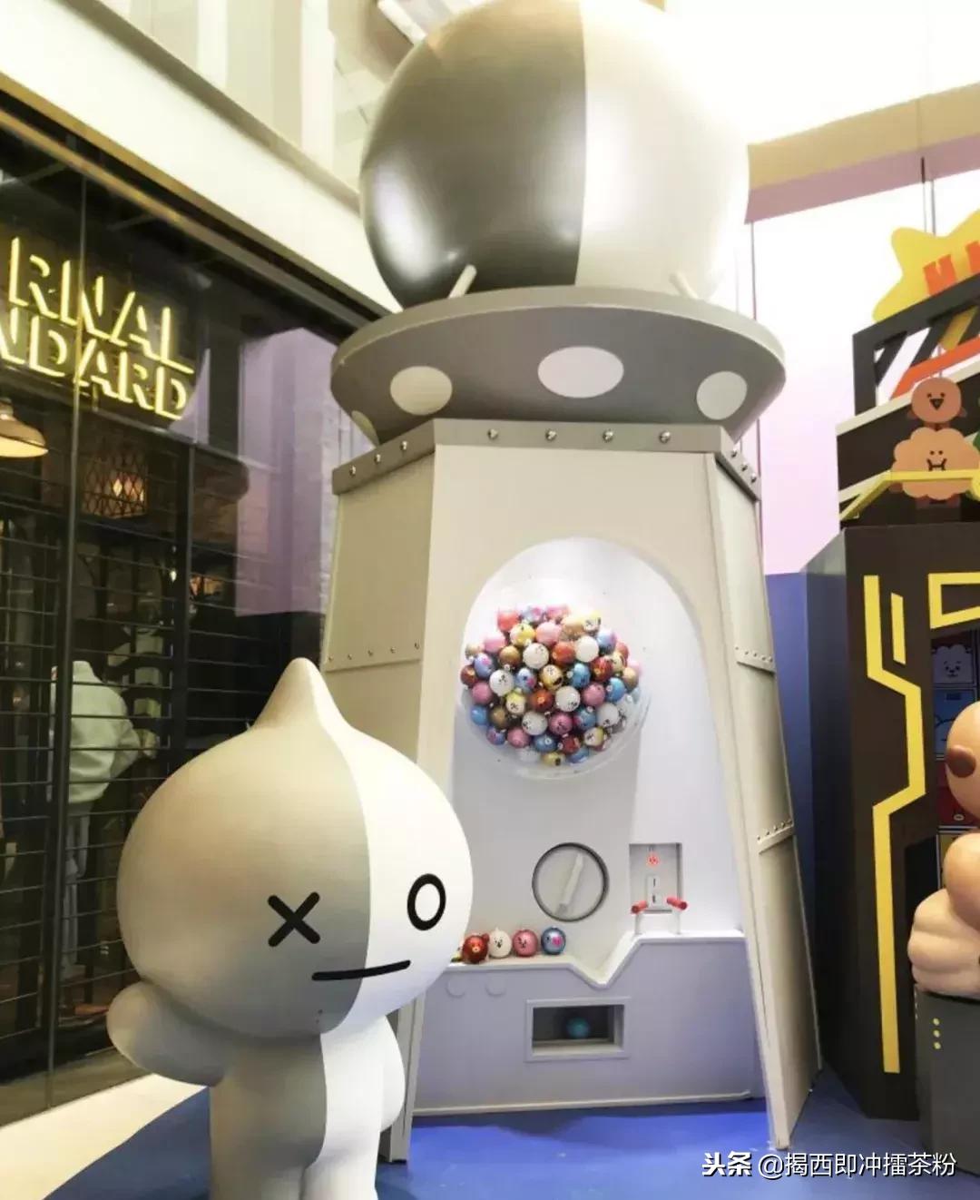 过分美丽！圣诞灯饰点亮香港：泰迪熊、比卡超、布丁狗陪你过圣诞