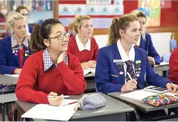 低龄留学申请陪读,低龄留学加拿大高中