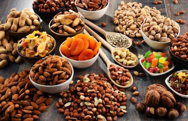 孩子吃东西卡喉咙用手抠可以吗,孩子吃东西卡住喉咙怎么弄视频