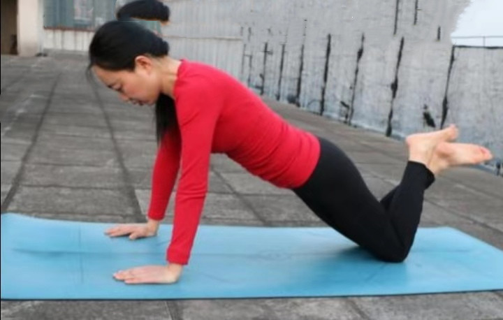 每天久坐不动用电脑，玩游戏腰酸背痛？教你几个简单动作迅速缓解