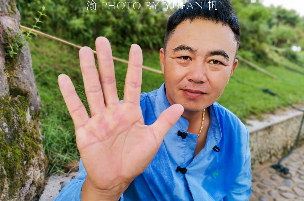 武夷山九曲溪撑筏人,武夷山九曲溪竹筏印象大红袍