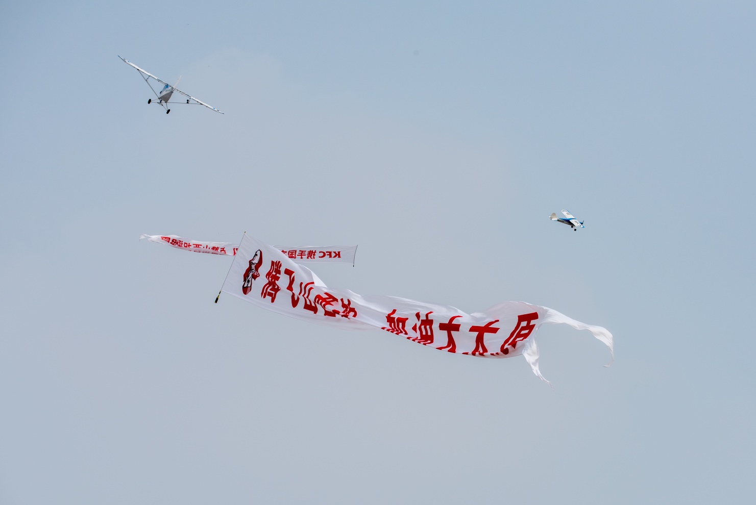 “上校爷爷”搭载航模，苍穹之上礼赞国庆