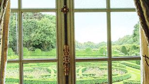 意大利品牌华伦天奴,华伦天奴首席设计师