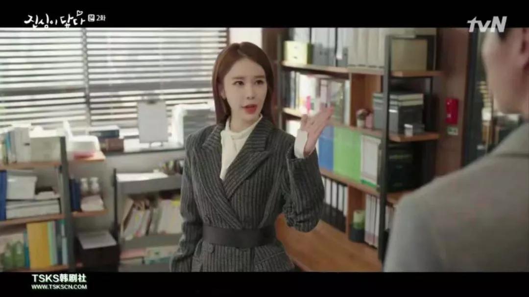 刘仁娜触及真心穿搭照,触及真心刘仁娜第一次去律所出场