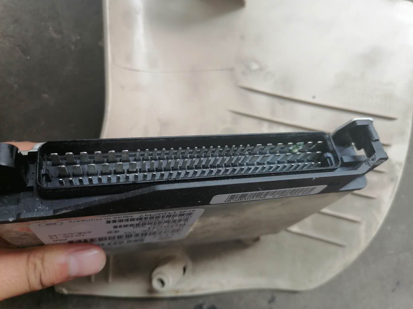 帕萨特领驭挂d挡往前冲车身共振,帕萨特领驭p挡应急解锁