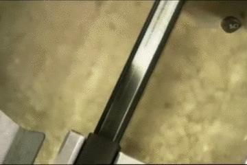 把锁锁上了怎么弄下来,锁怎么样是锁上的