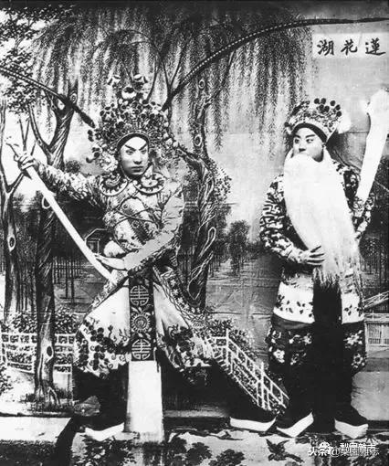 鏂版鍏冩棪,涓婃捣鏂版禍鏂囧寲绀煎爞瓒婂墽婕斿嚭