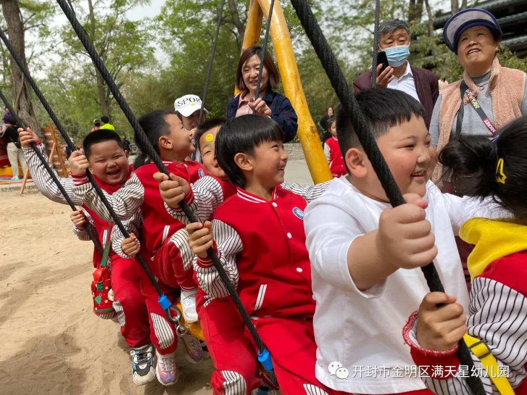 春日踏青亲子幼儿园,幼儿园开展春游踏青活动