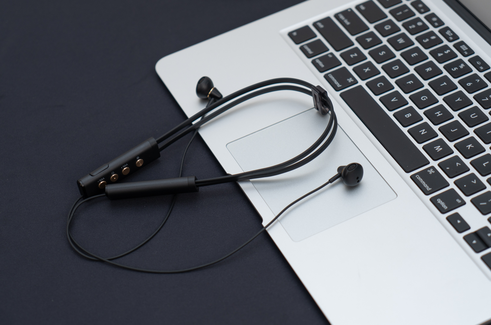 最好的入耳式专业监听耳机,全封闭式监听耳机十佳评测