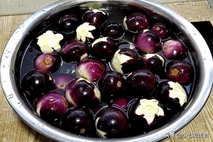 乡村大妈扒茄子做法,农村大妈茄子新做法