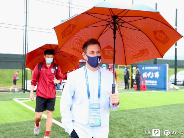 父亲去世坚持打比赛中单,陕西队主教练奥斯卡去哪了