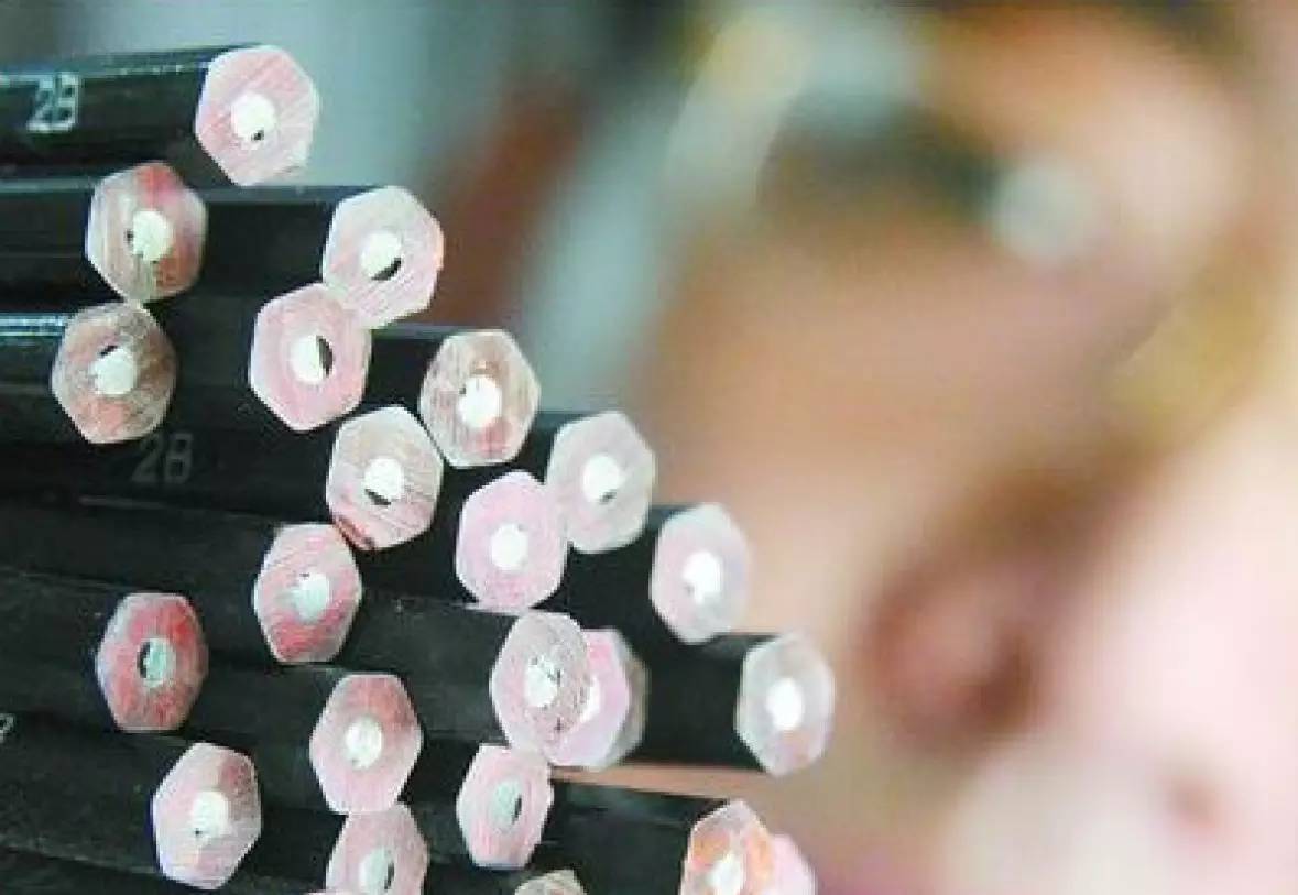 基础素描用铅笔该画些什么,画素描拿铅笔的正确方式