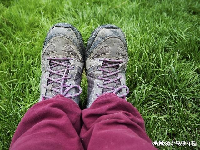 户外登山徒步鞋如何挑选,驴友最爱的三大品牌户外登山鞋