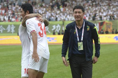 足球队靠什么收入,足球球员为啥工资这么低