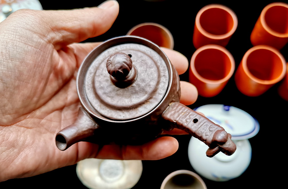 沈阳古玩地摊买日瓷杂货：东西好多，价格好诱人，这是怎么弄来的