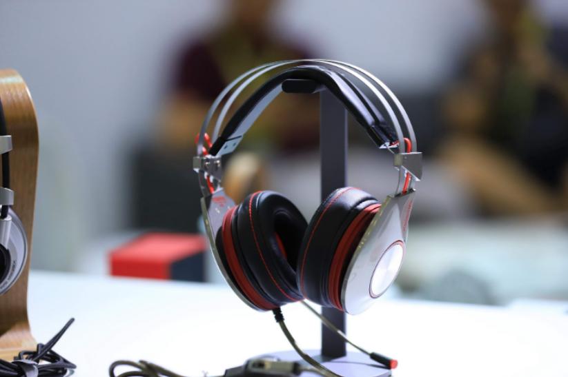 小米计划进军高端无线蓝牙耳机市场，每日优鲜上线京东到家