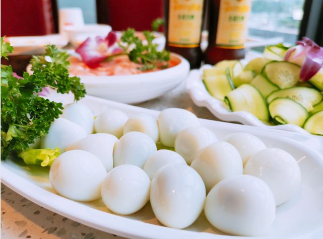 左手鲜香麻辣，右手尺颊生香！8荤6素~成都锦城大院火锅4人99元