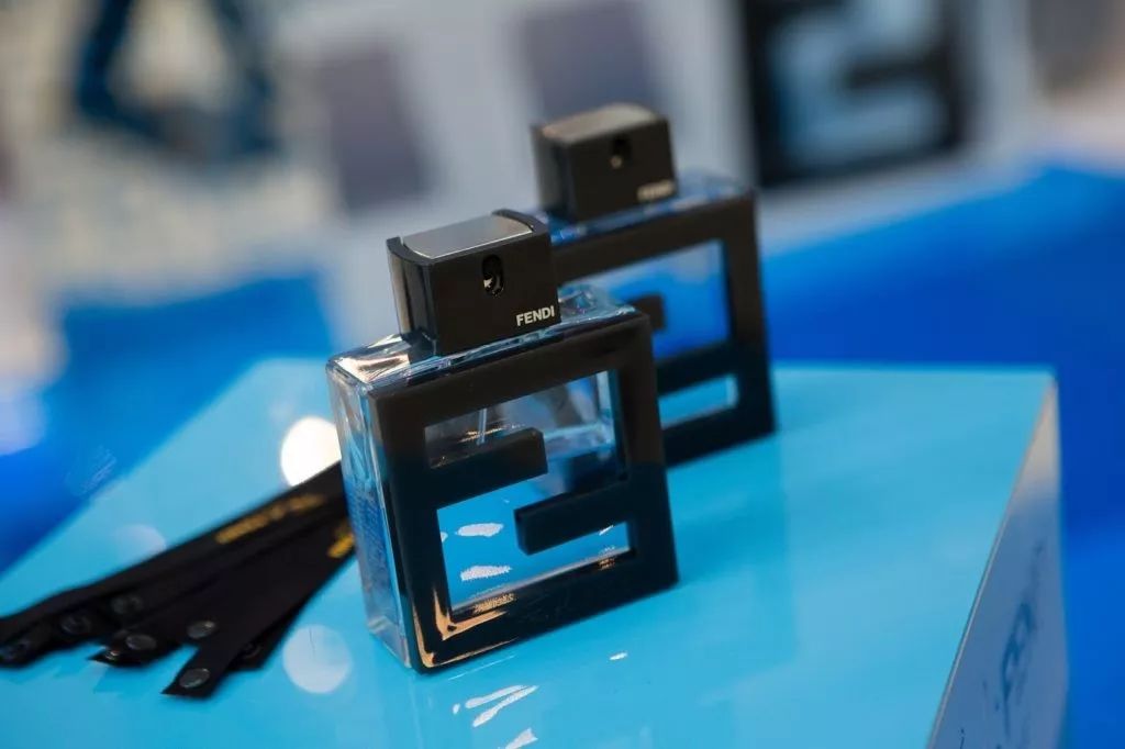 fendi高级感穿搭,fendi尽显时尚魅力