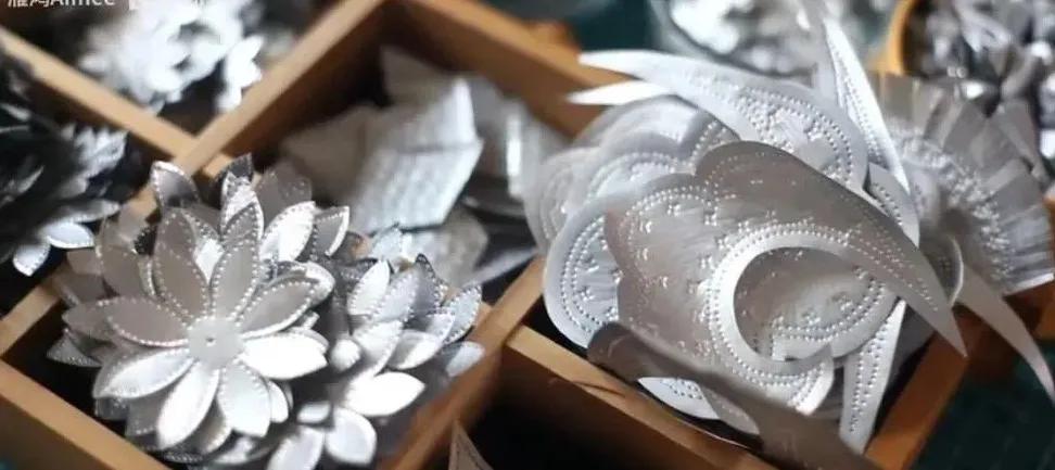 护士小姐用5毛钱的易拉罐，随手一剪猛翻千万倍，网友：手艺牛逼